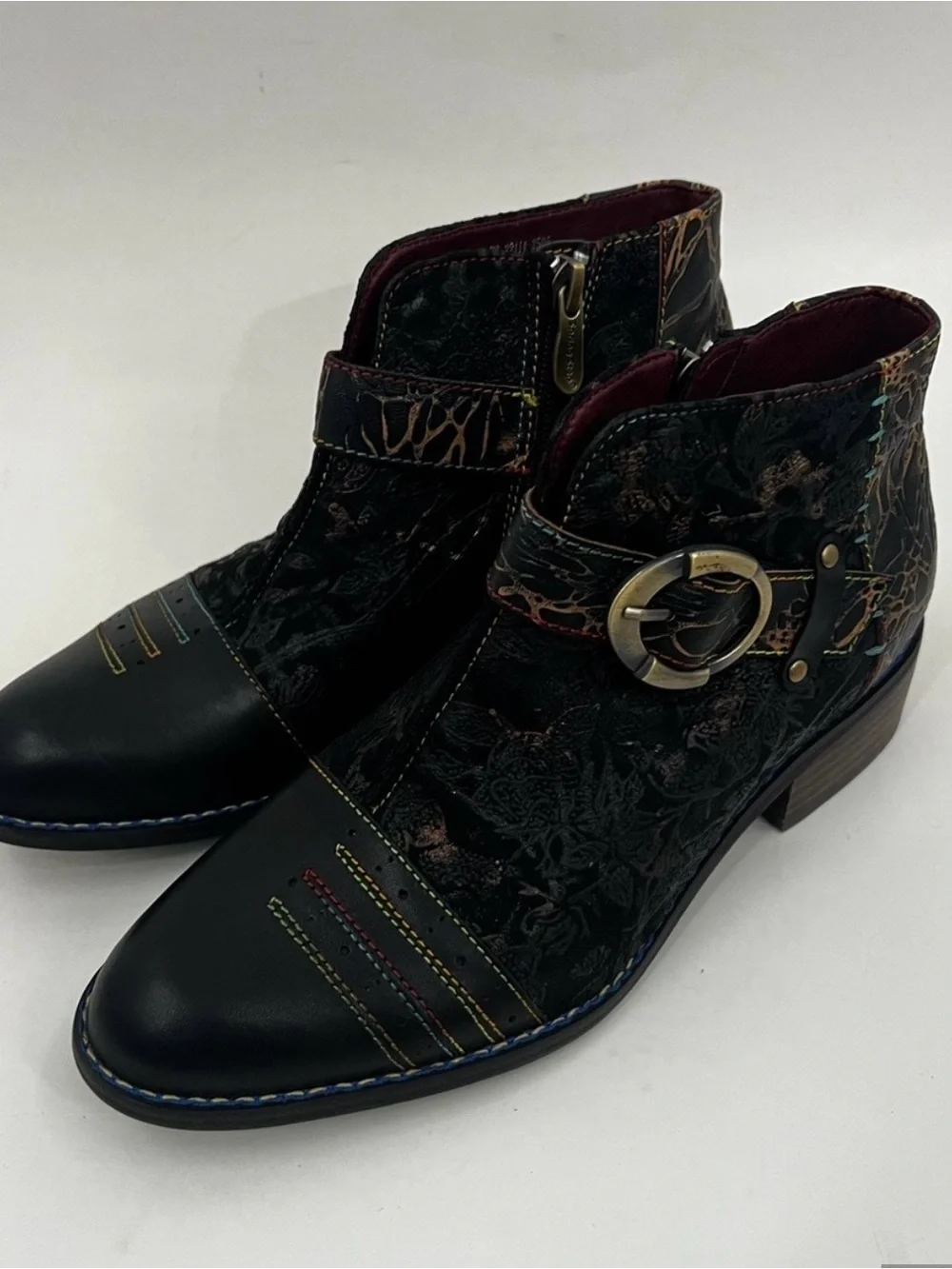 Men's Black Floral-Textured Chukka Boots with Decorative Buckle